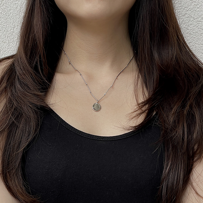 BLOOM Round Pendant Necklace