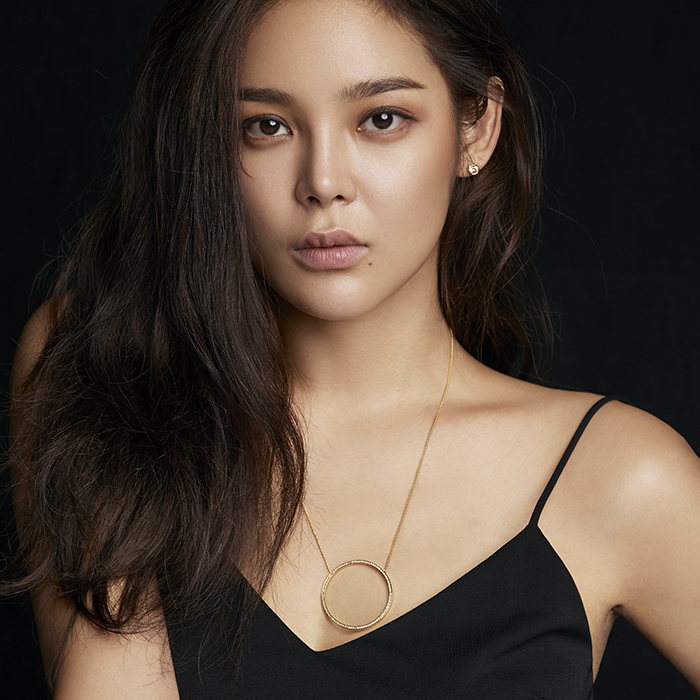 [리퍼브] 24/7 Silver Hoop Crystal Necklace